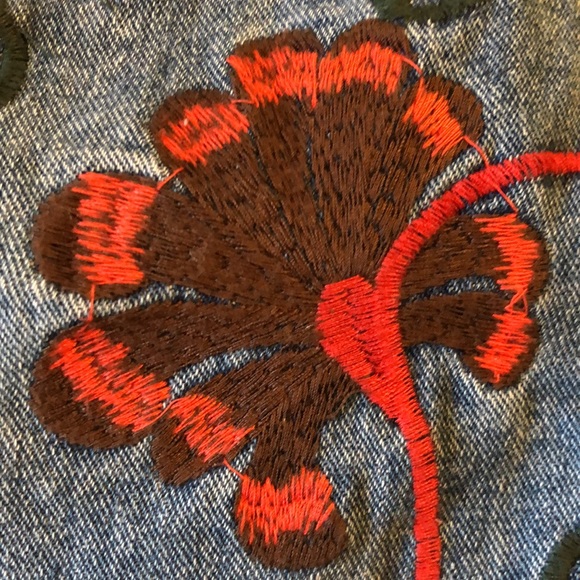 ALICE & YOU Size 26 Denim Shorts Floral Embroidered Fold-Hem  Distressing $69NEW - Picture 15 of 16
